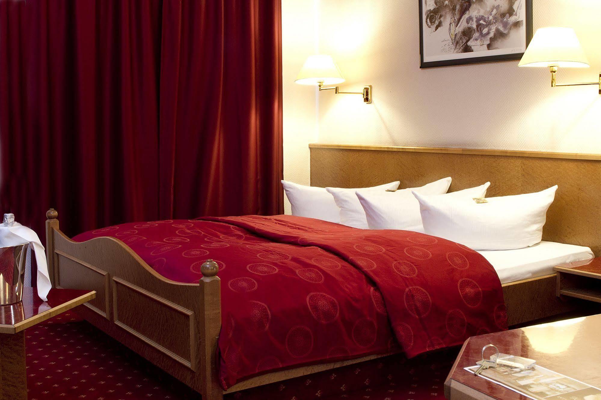 Hotel Astoria Lipsia Esterno foto