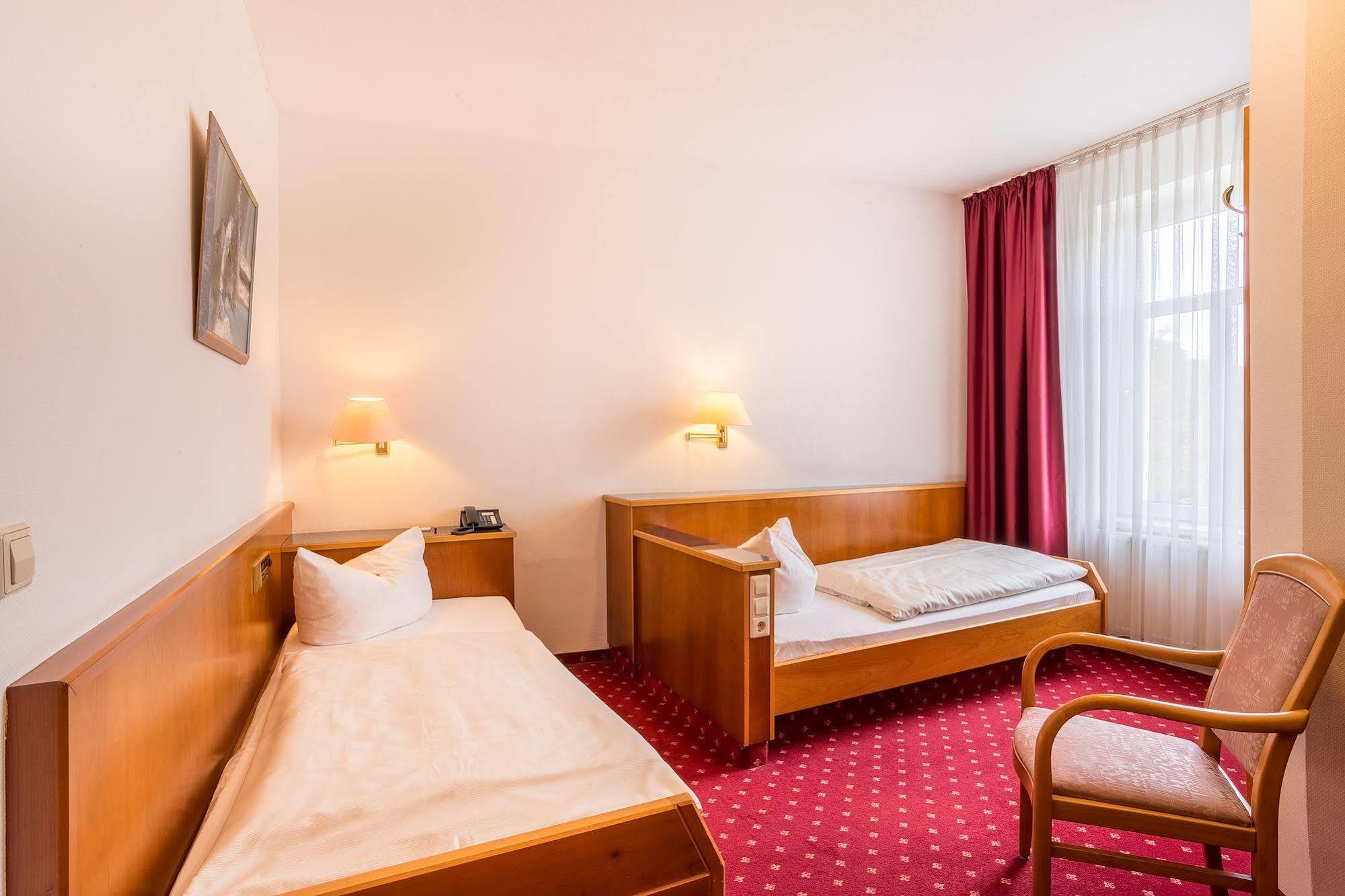 Hotel Astoria Lipsia Esterno foto