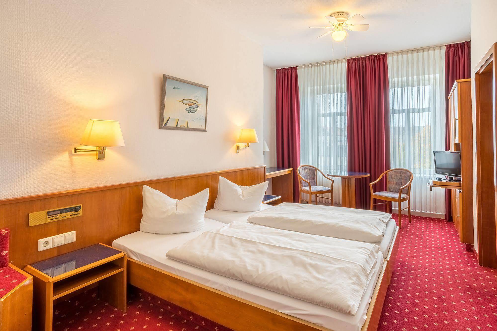 Hotel Astoria Lipsia Esterno foto